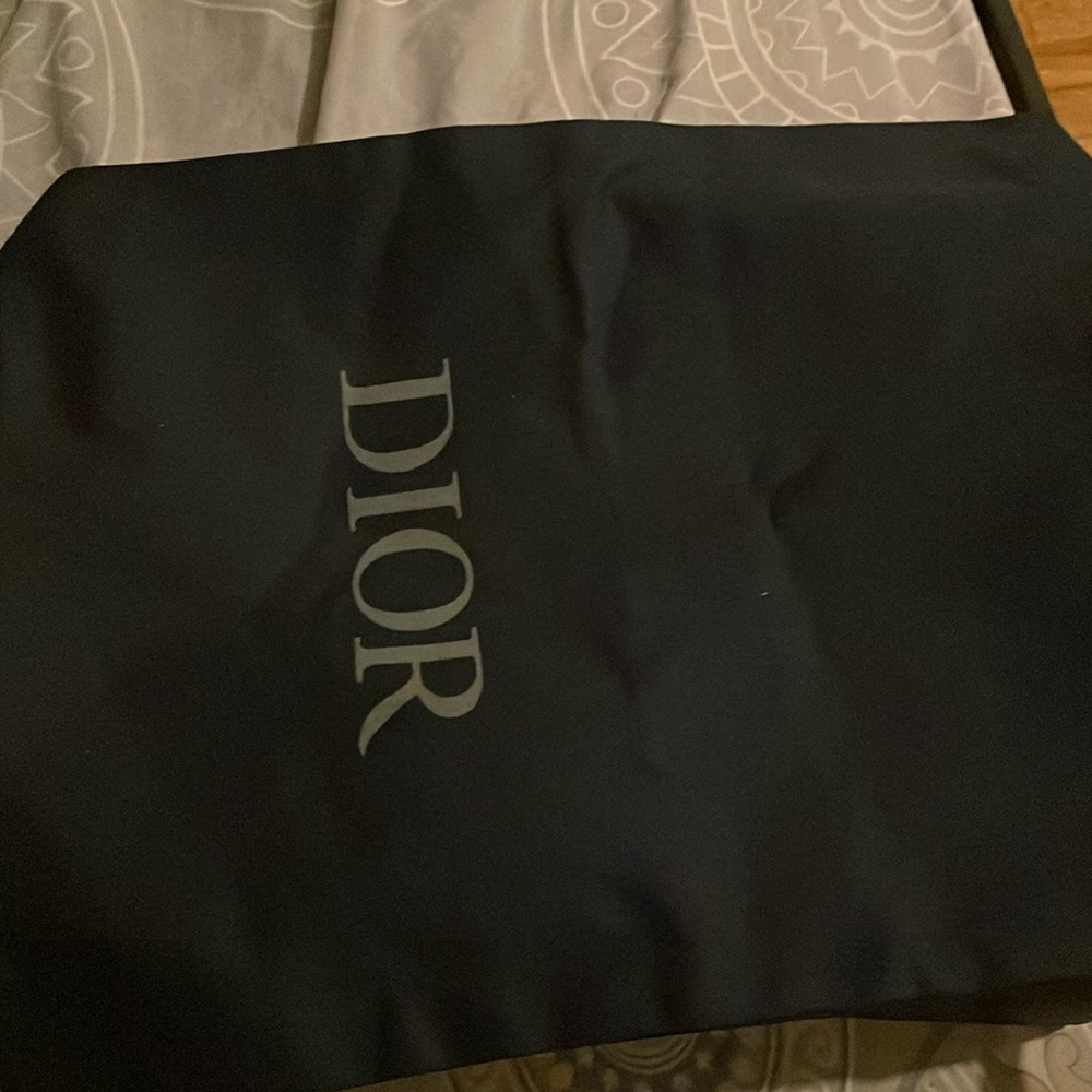 Yeah l sell Dior shoes bread new for 650
